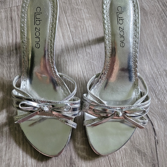 Silver High Heels Sz 6 - Picture 2 of 4